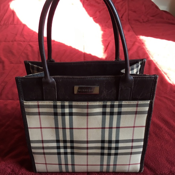 Burberry Handbags - Burberry Vintage Tote